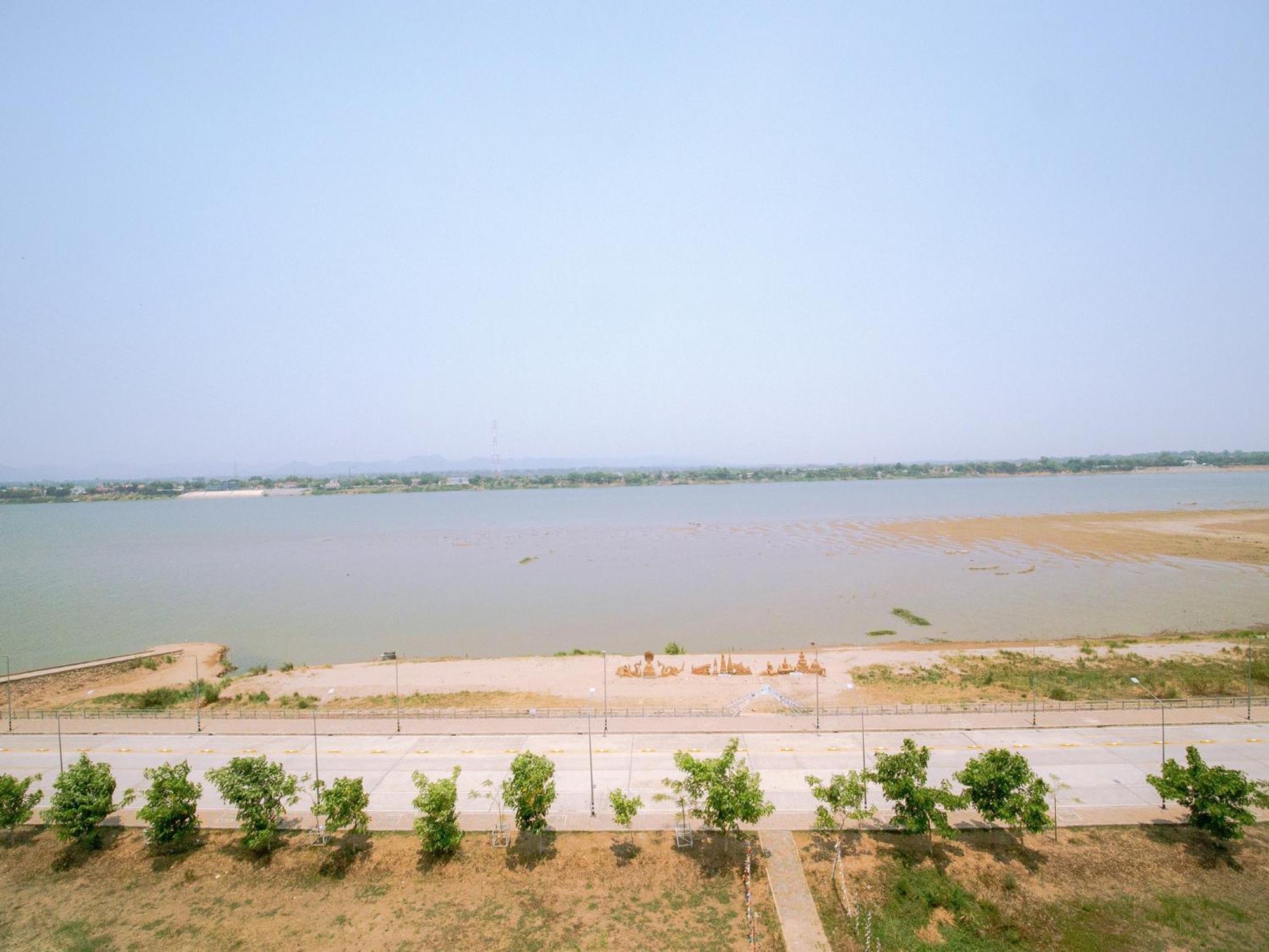 Fortune River View Hotel Nakhon Phanom Exterior photo